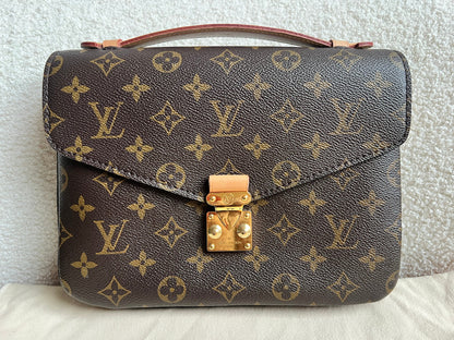 Louis Vuitton Pochette Metis Monogram (RRP £2,020)