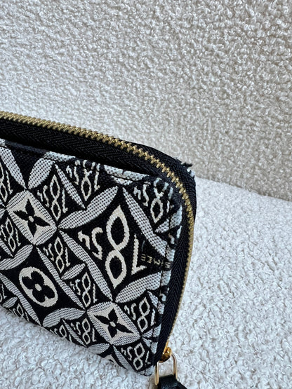 Louis Vuitton Zippy Wallet in Monogram Jacquard