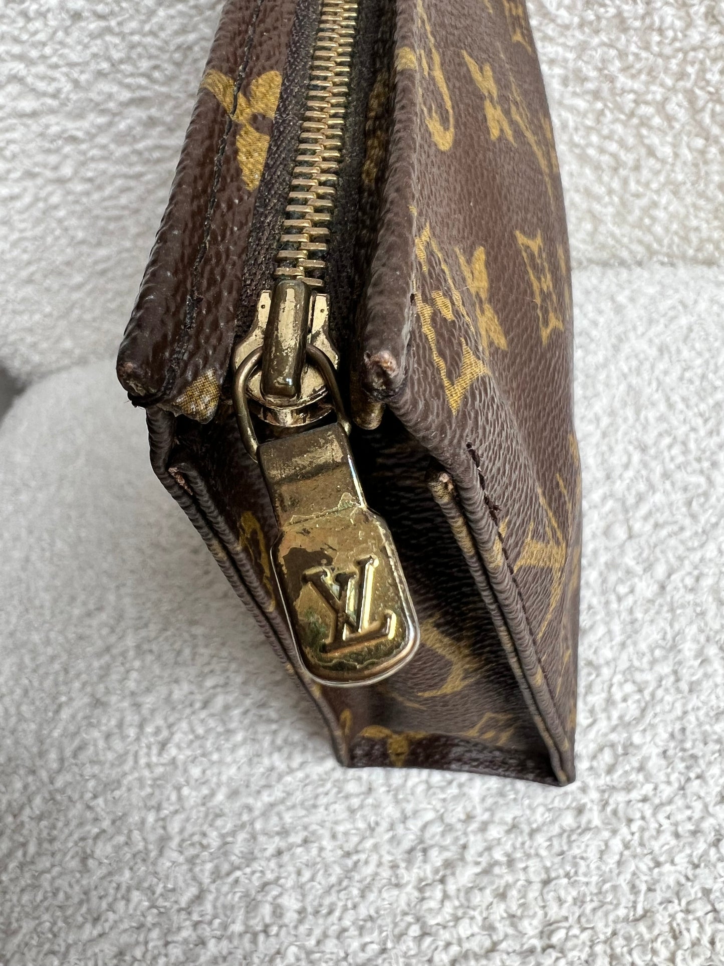 Louis Vuitton Toiletry Pouch 19 Monogram