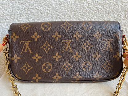 Louis Vuitton Ivy Wallet on Chain Bag Monogram Canvas (RRP £1,370)