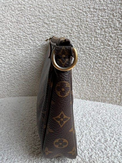 Louis Vuitton Pochette Monogram