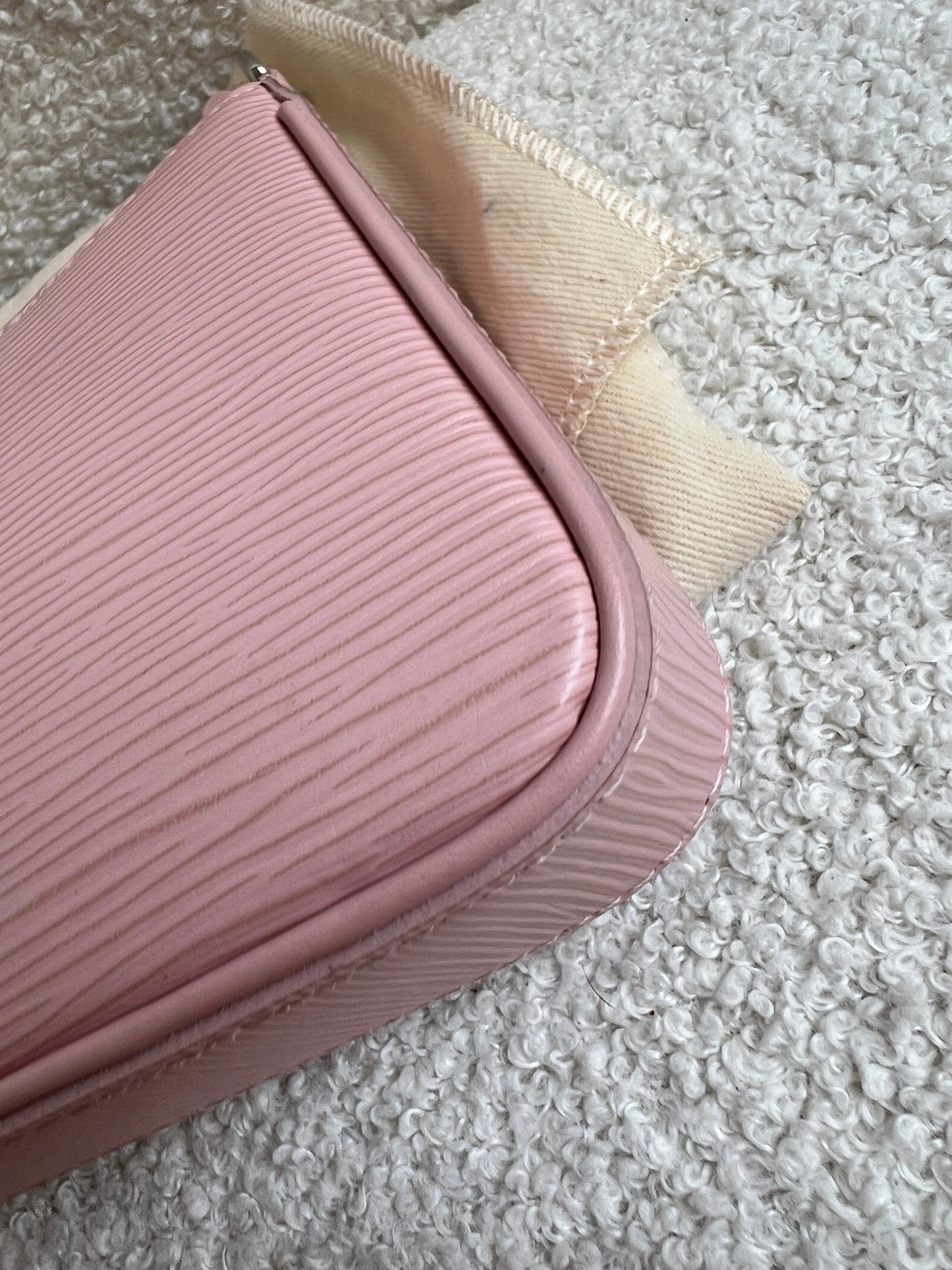 Louis Vuitton Easy Pouch Rose Ballerine Epi (RRP £1320)