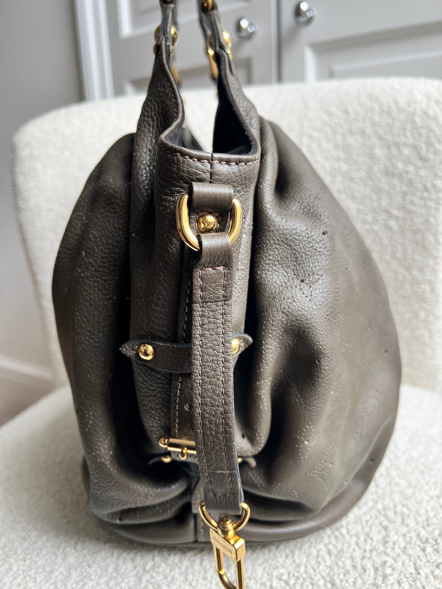 Louis Vuitton Gris Pearl Monogram Mahina Leather L Bag
