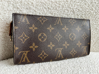 Louis Vuitton Pouch in Monogram