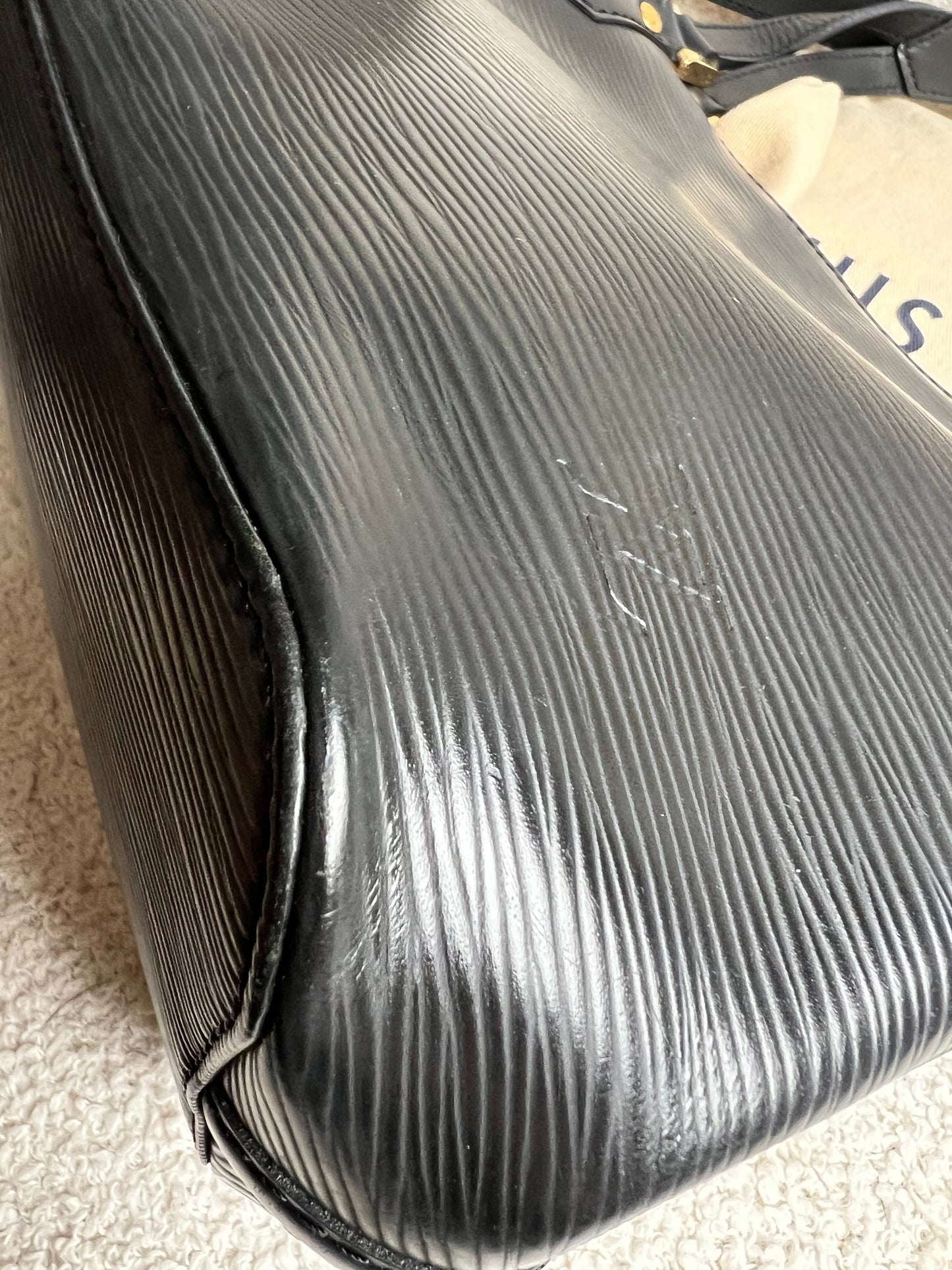 Louis Vuitton Mandara PM in Black Epi