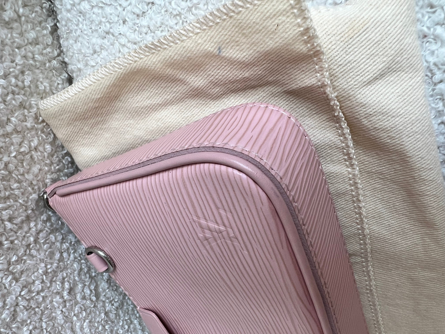 Louis Vuitton Easy Pouch Rose Ballerine Epi (RRP £1320)