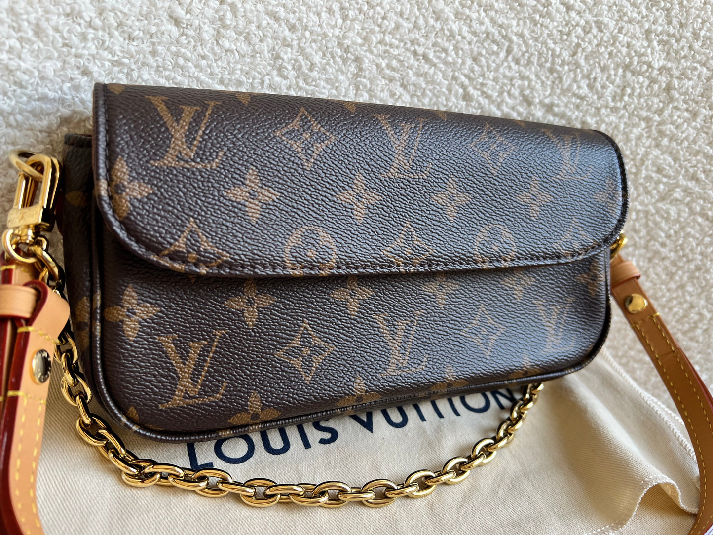 Louis Vuitton Ivy Wallet on Chain Bag Monogram Canvas (RRP £1,370)
