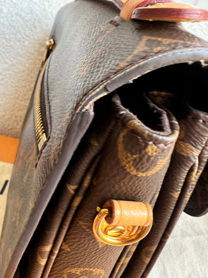 Louis Vuitton Pochette Metis Monogram (RRP £2,020)