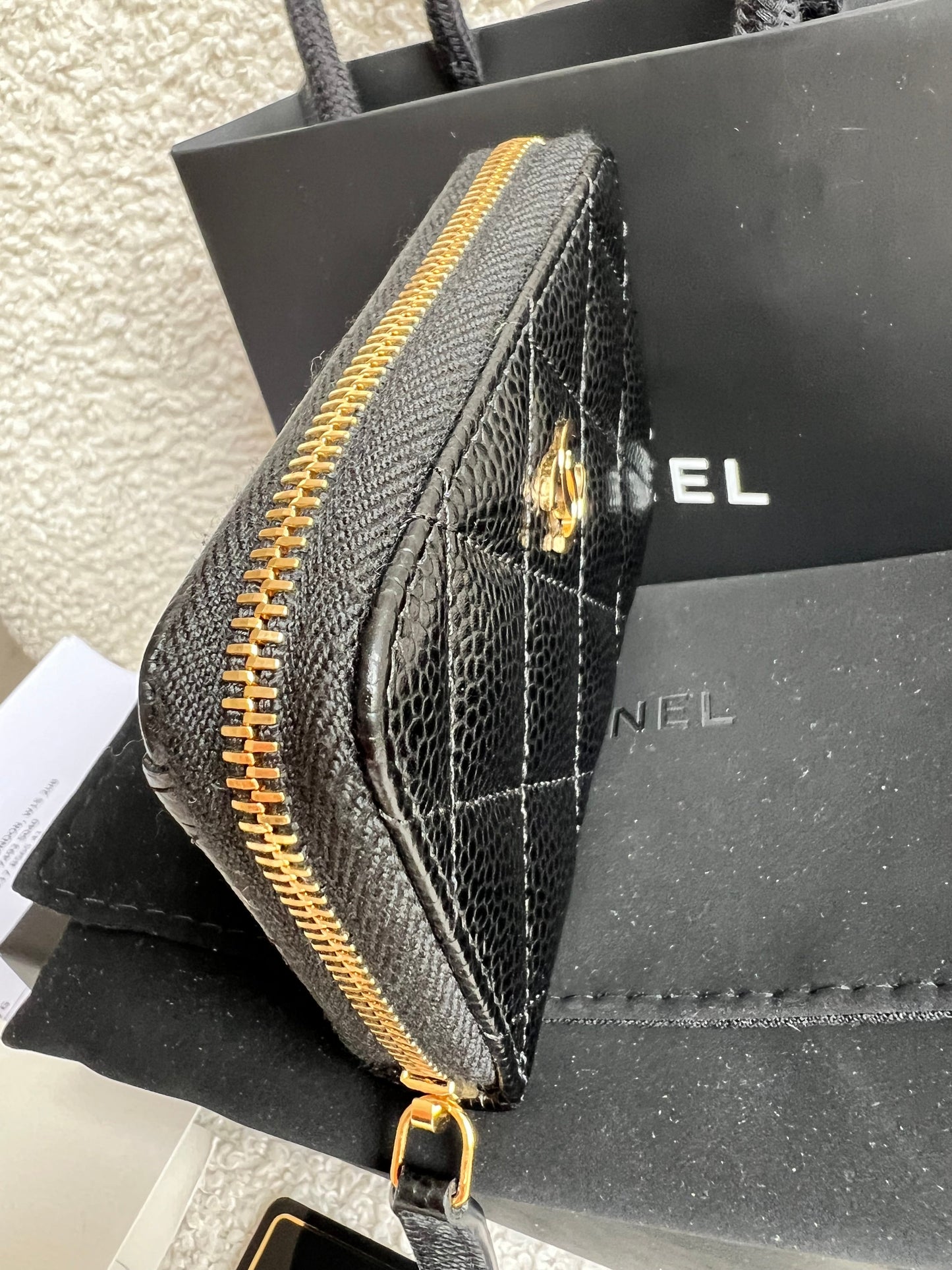 Chanel Black Quilted Caviar Zip Round Purse with Gold Hardware (RRP £550)