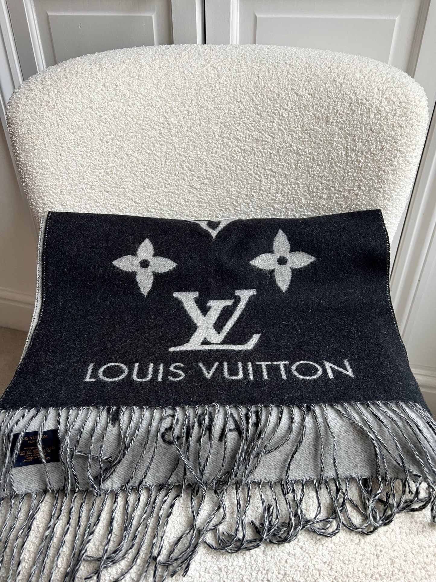 Louis Vuitton Rekyjavik Scarf Black and Grey (RRP £740)