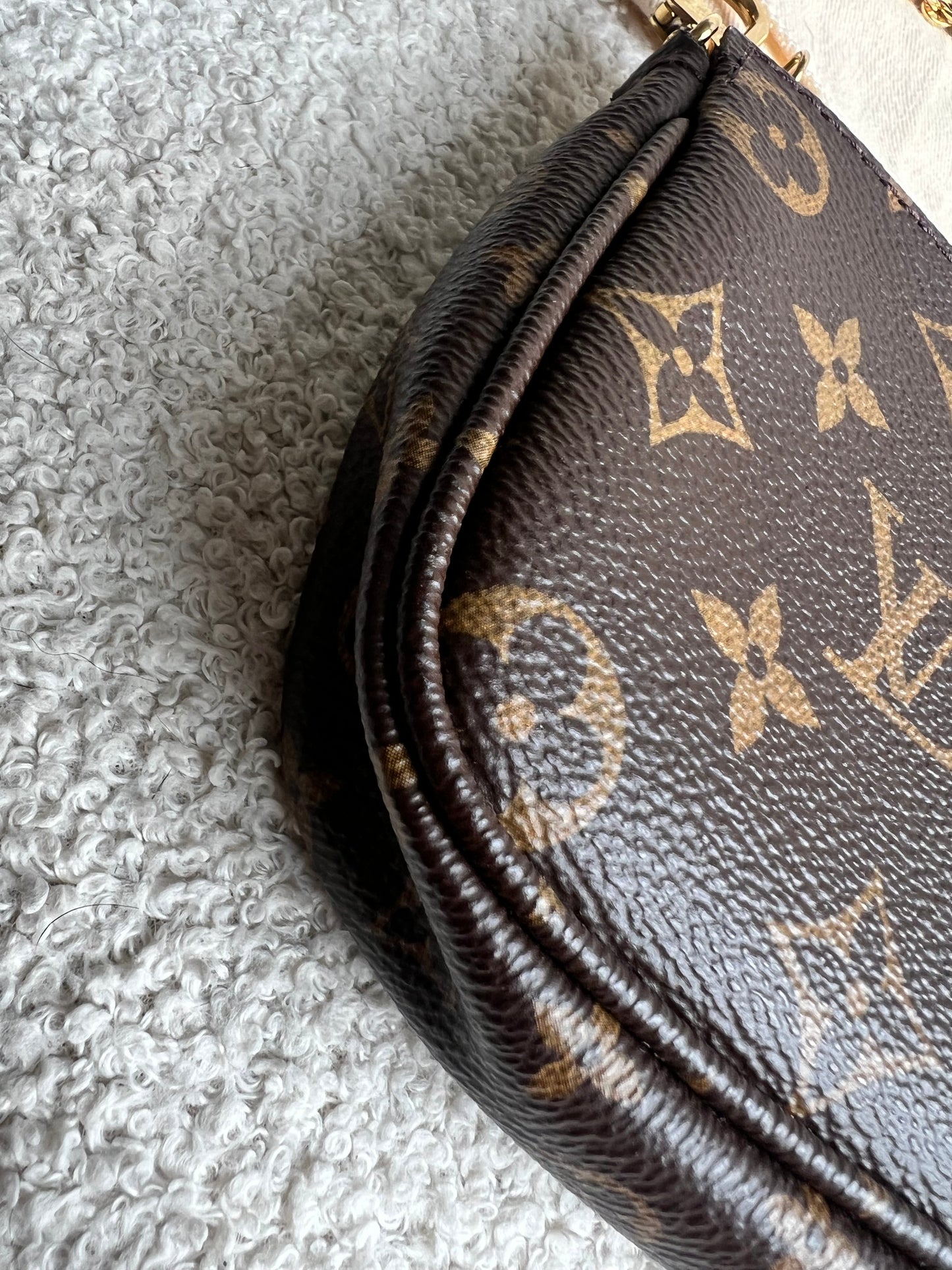 Louis Vuitton Multi Pochette Accessoires Khaki (RRP £2030)