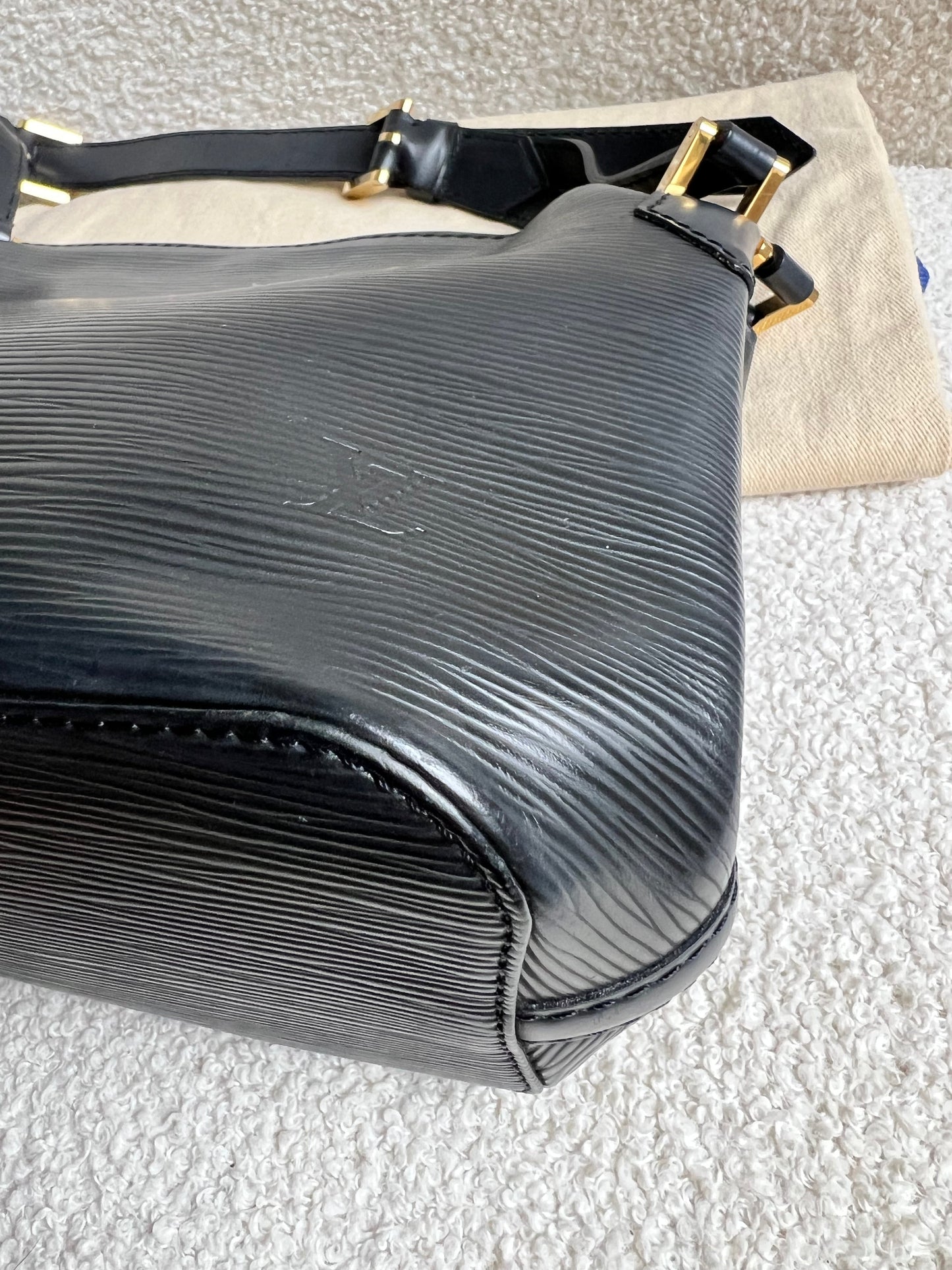 Louis Vuitton Mandara PM in Black Epi