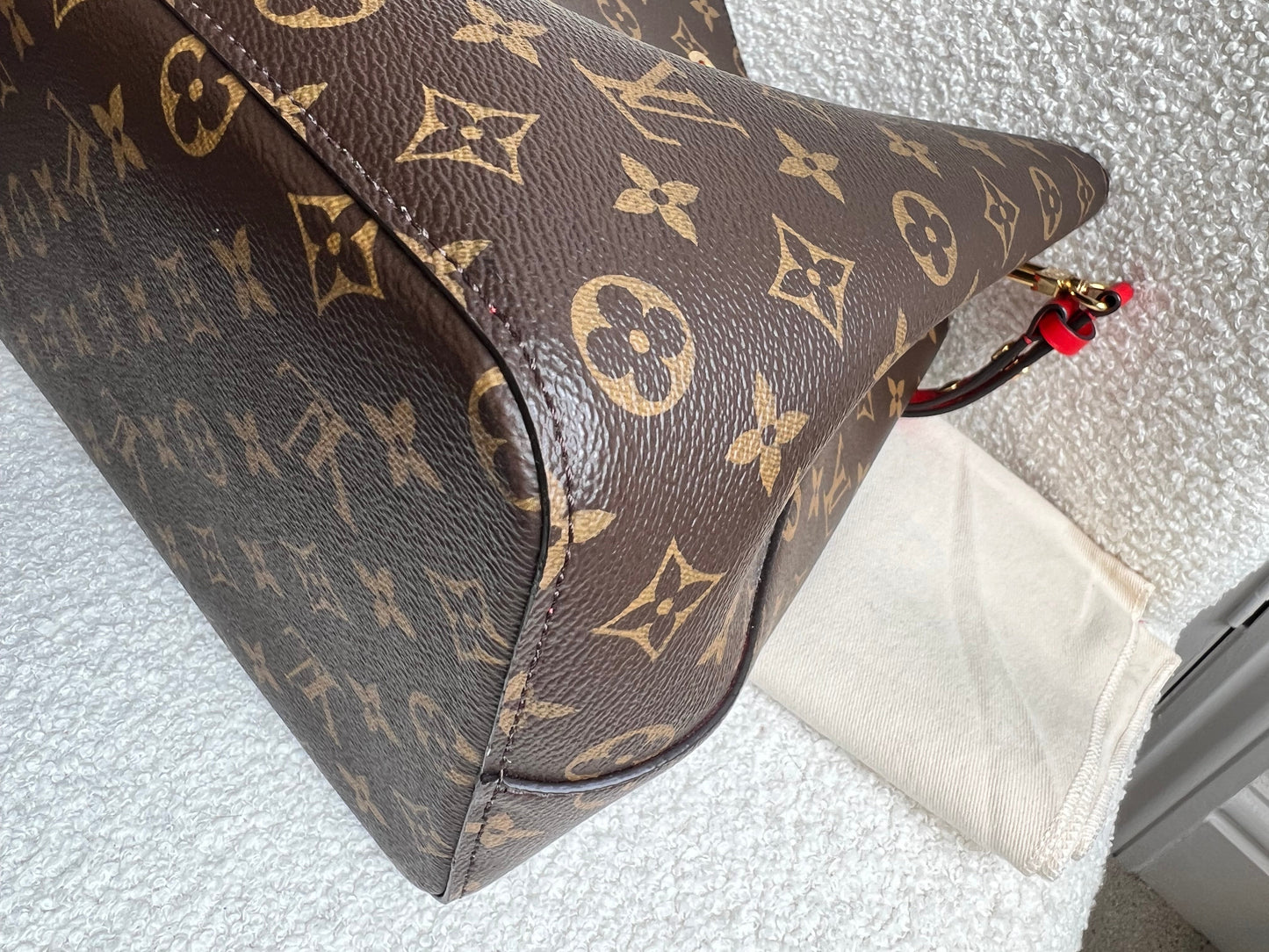 Louis Vuitton Neo Noe Monogram Coquelicot (RRP £1,790)
