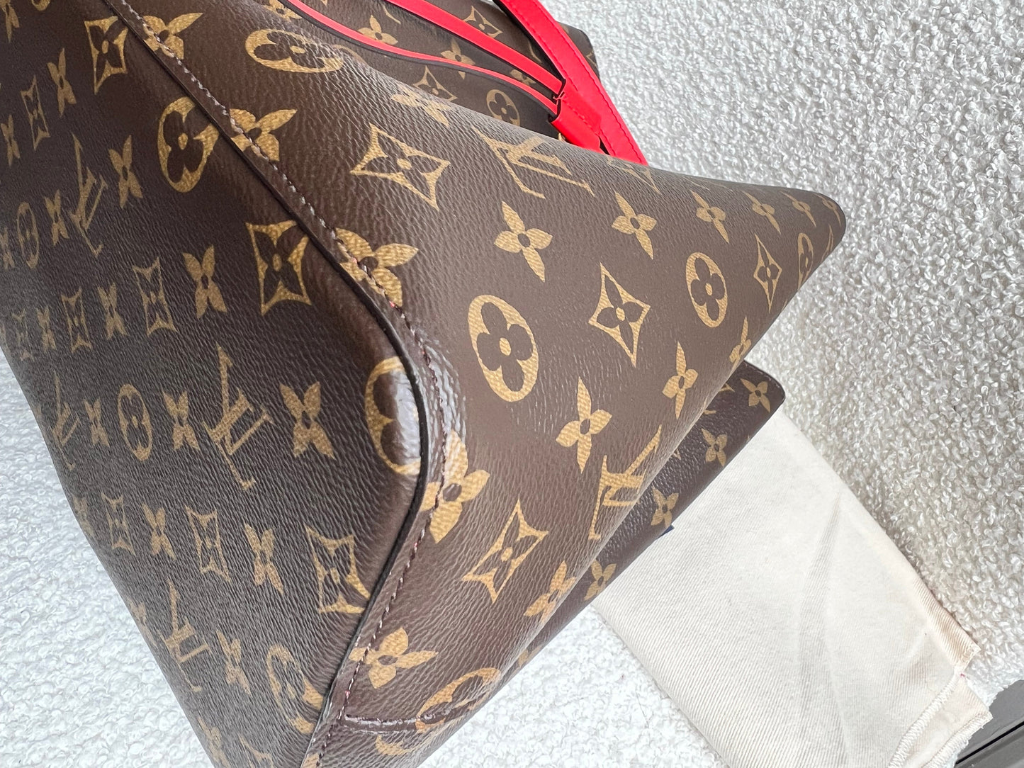 Louis Vuitton Neo Noe Monogram Coquelicot (RRP £1,790)