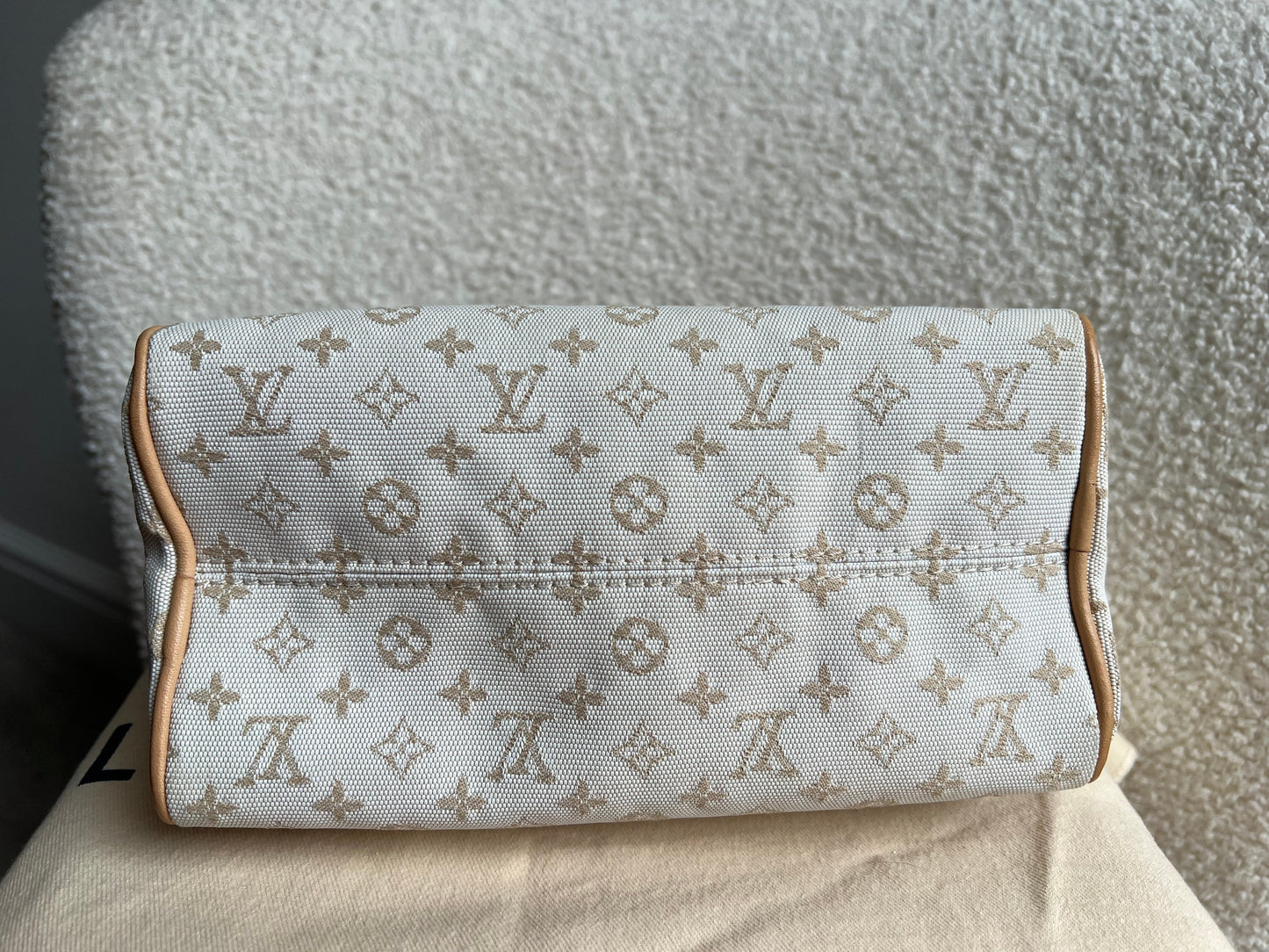 Louis Vuitton Speedy Bandouliere 20 Mastic Cream (£2420)