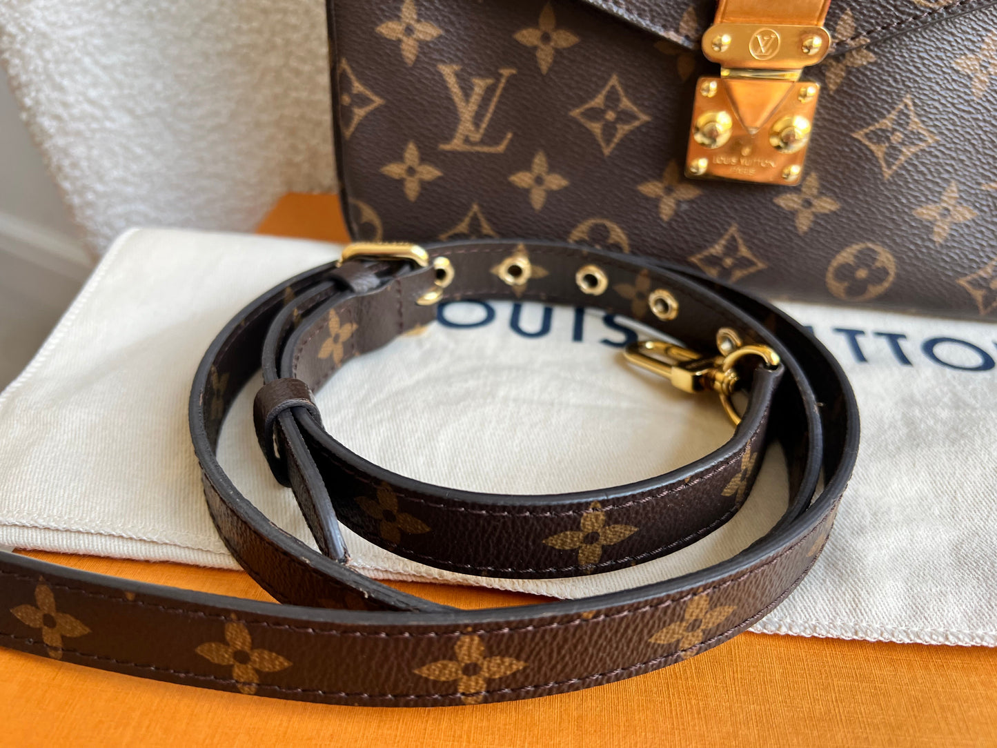 Louis Vuitton Pochette Metis Monogram (RRP £2,020)