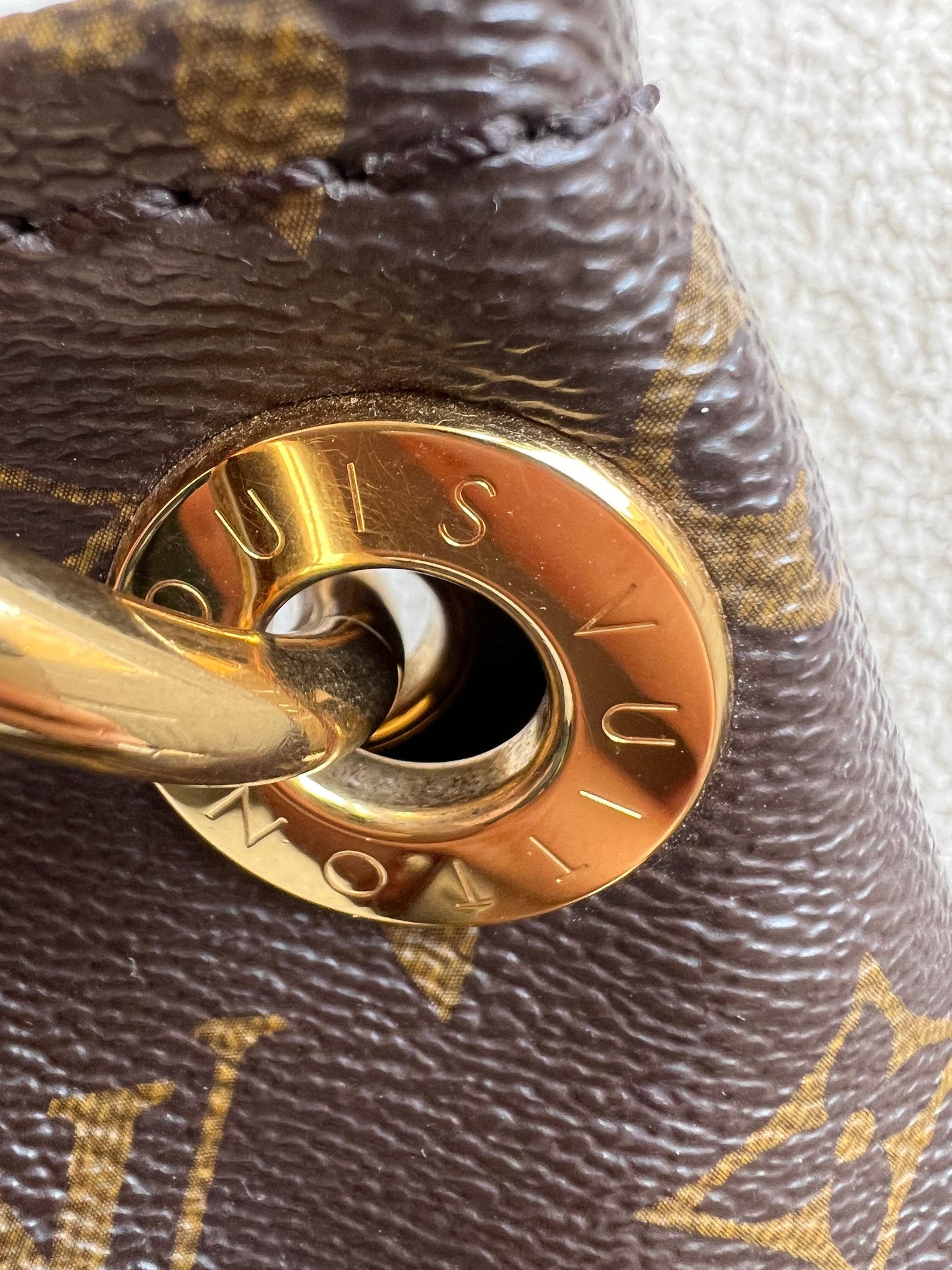 Louis Vuitton Artsy MM Monogram (RRP £1,940)