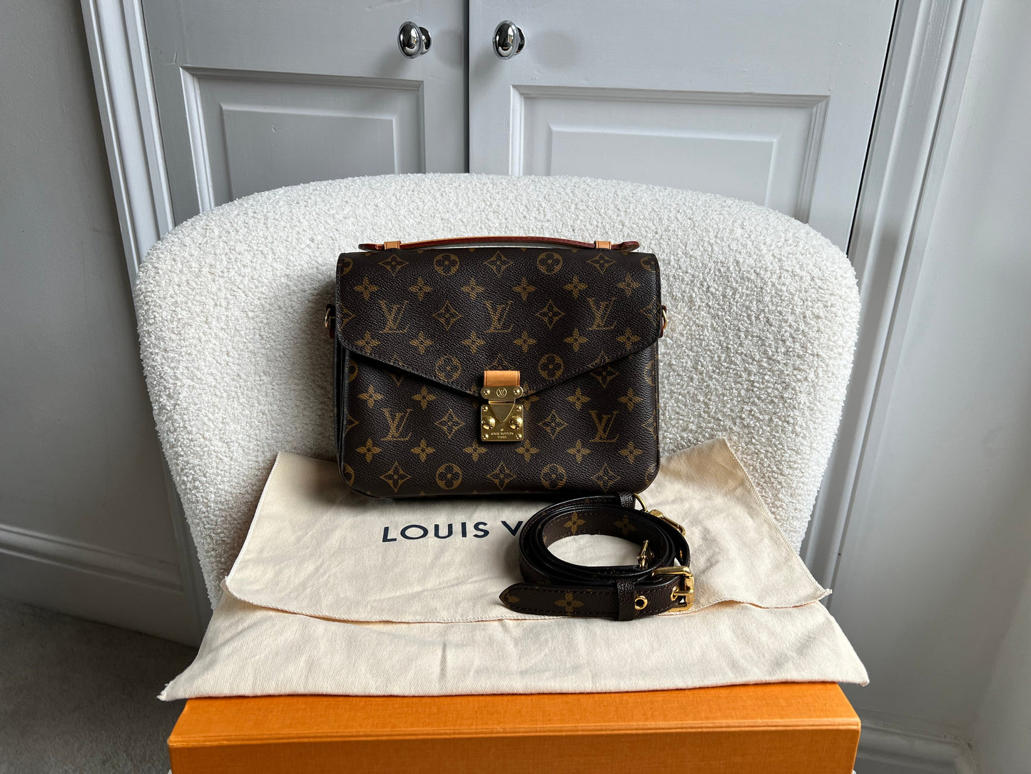 Louis Vuitton Pochette Metis Monogram (RRP £2,020)