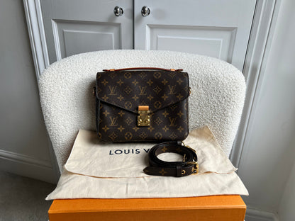 Louis Vuitton Pochette Metis Monogram (RRP £2,020)
