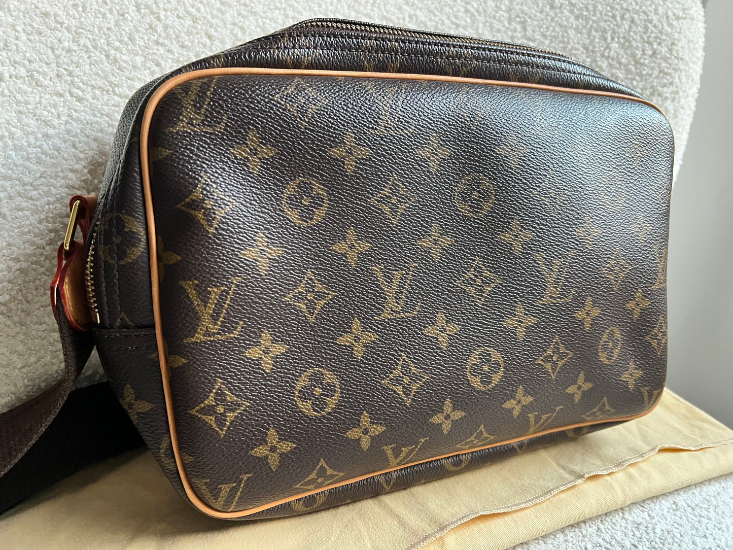 Lous Vuitton Reporter Monogram