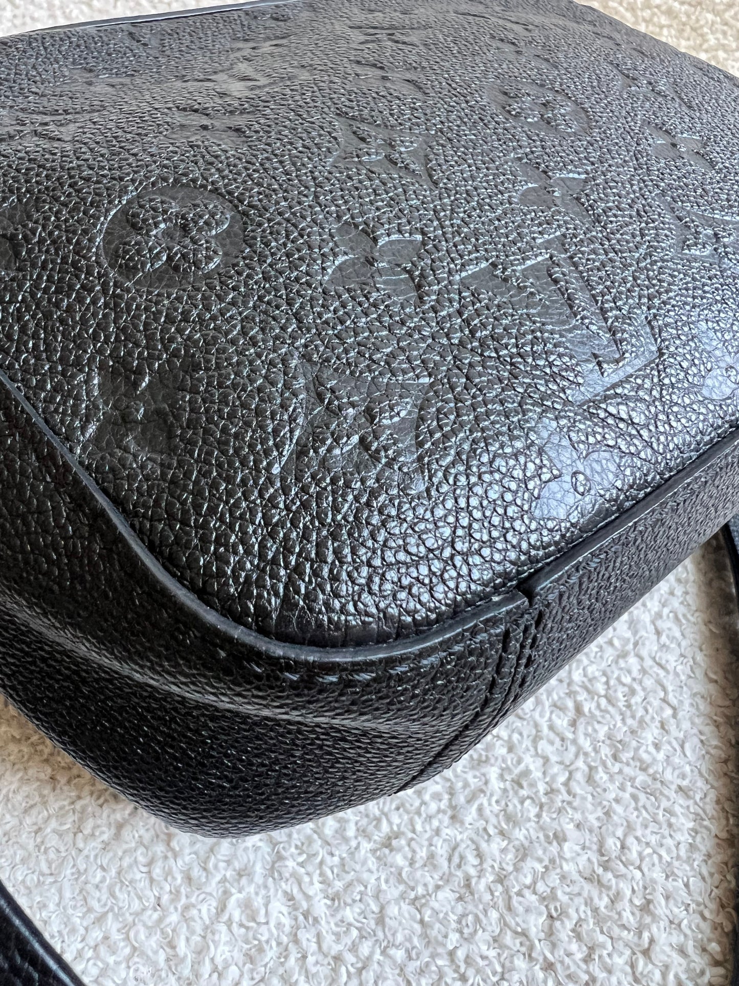 Louis Vuitton Saintonge Black Empreinte