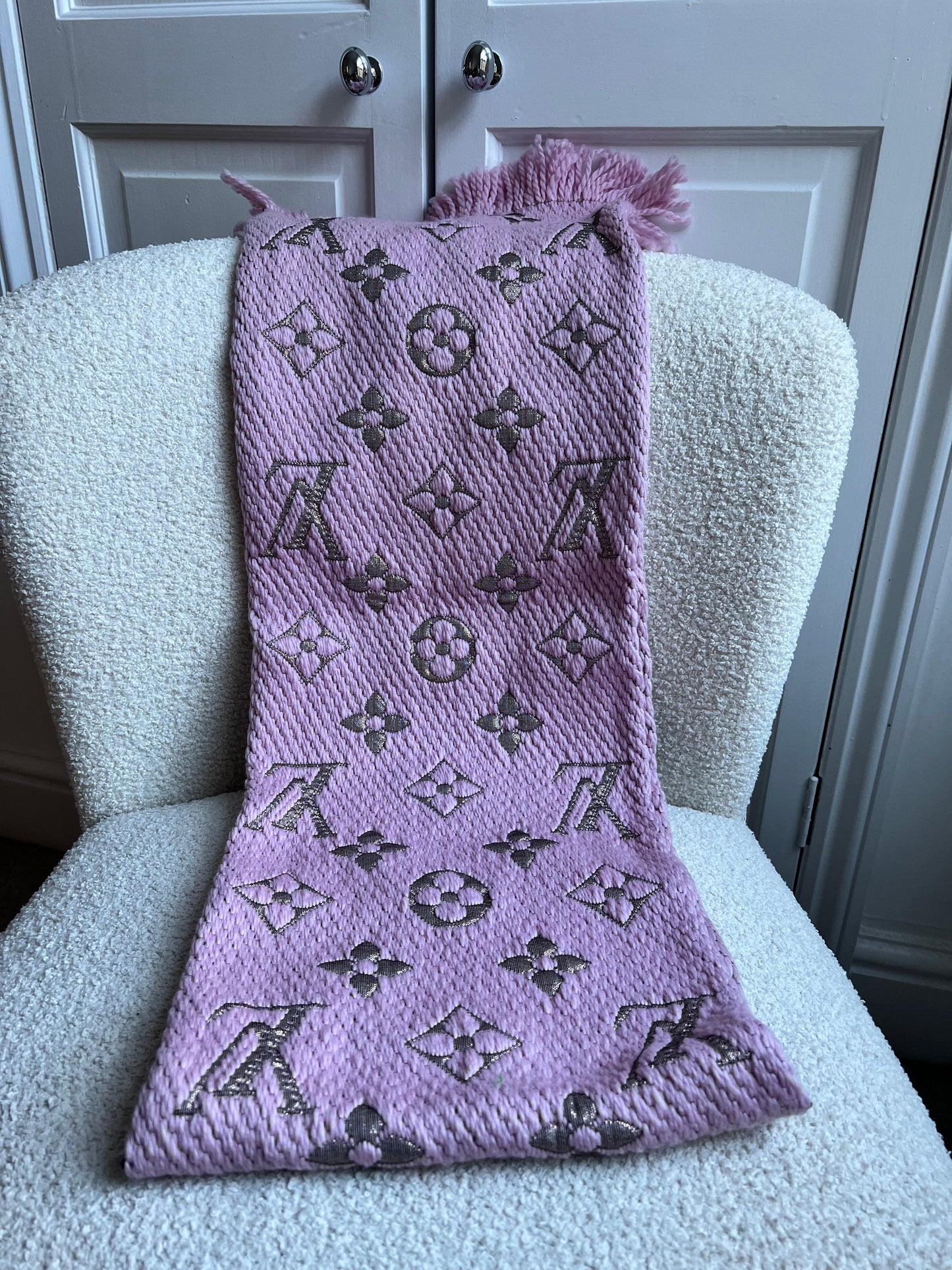 Louis Vuitton Logomania Scarf in Pink