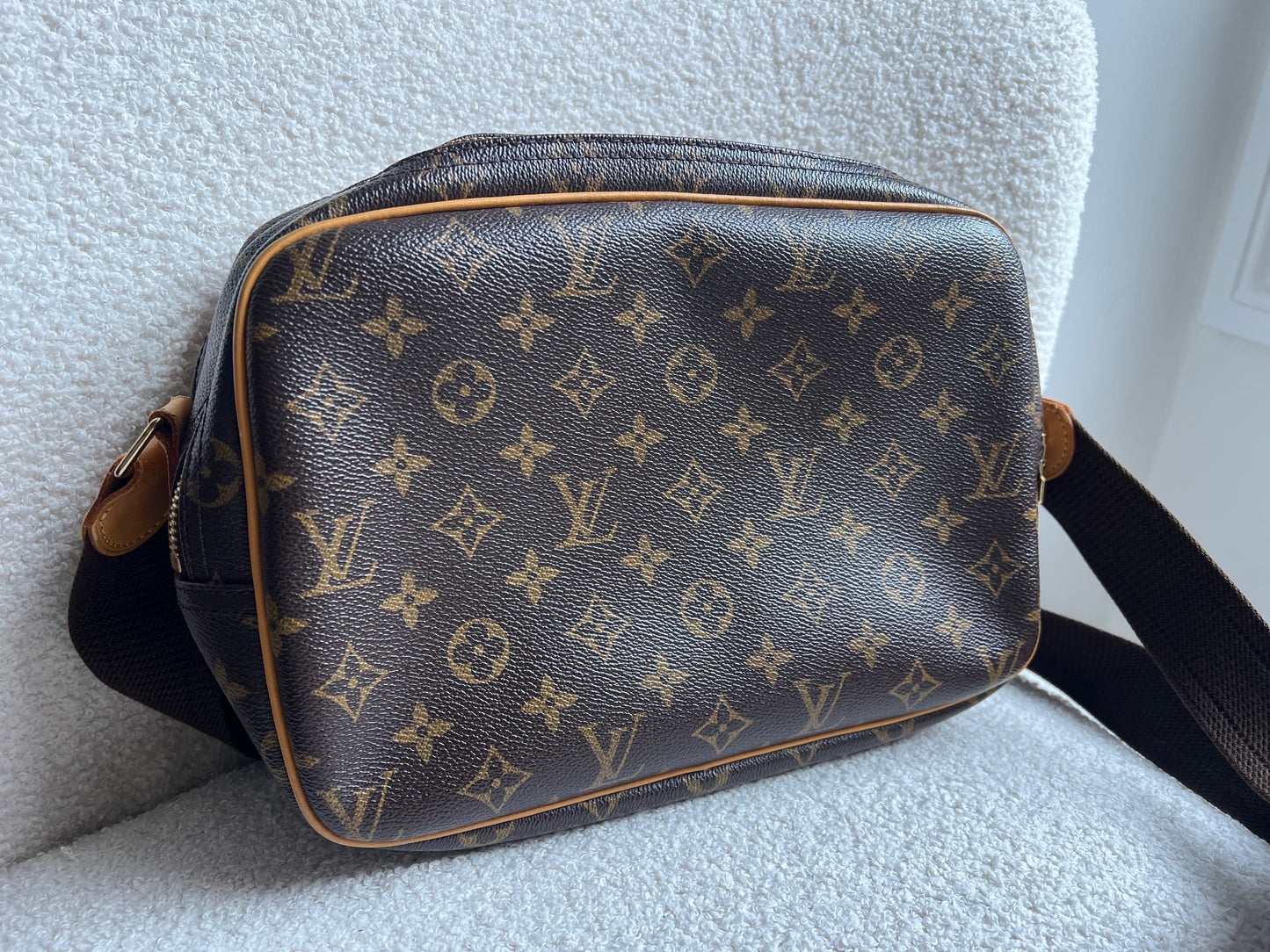 Lous Vuitton Reporter Monogram