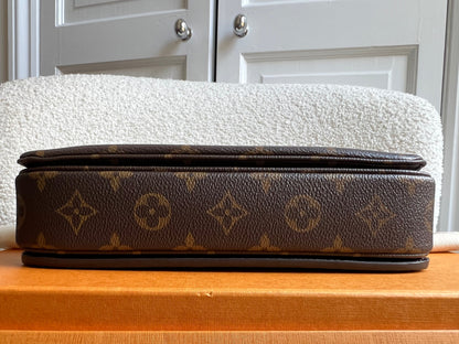 Louis Vuitton Pochette Metis Monogram (RRP £2,060)