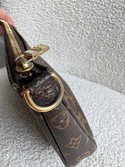 Louis Vuitton Pochette Monogram