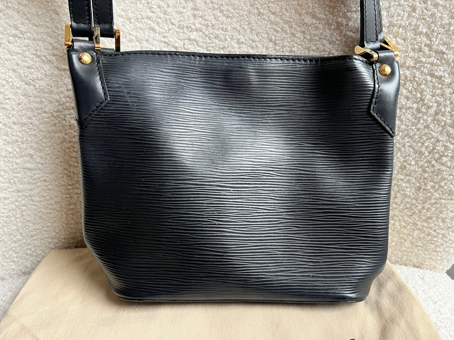 Louis Vuitton Mandara PM in Black Epi