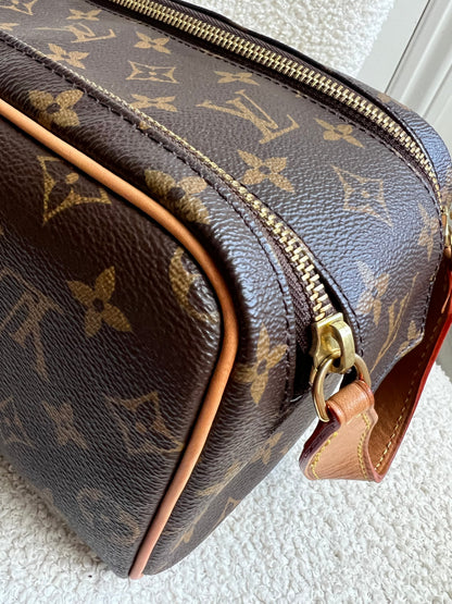 Louis Vuitton Dopp Kit Toilet Pouch Monogram (RRP £780)