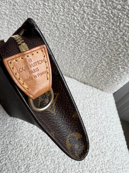Louis Vuitton Pouch in Monogram