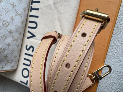 Louis Vuitton Speedy Bandouliere 20 Mastic Cream (£2420)