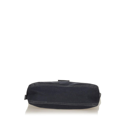 Fendi Canvas Shoulder Bag (SHG-Dfrie7)