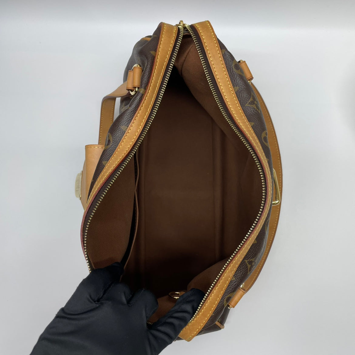 Louis Vuitton Stresa PM Monogram Shoulder Bag M51186 (B12065910P)
