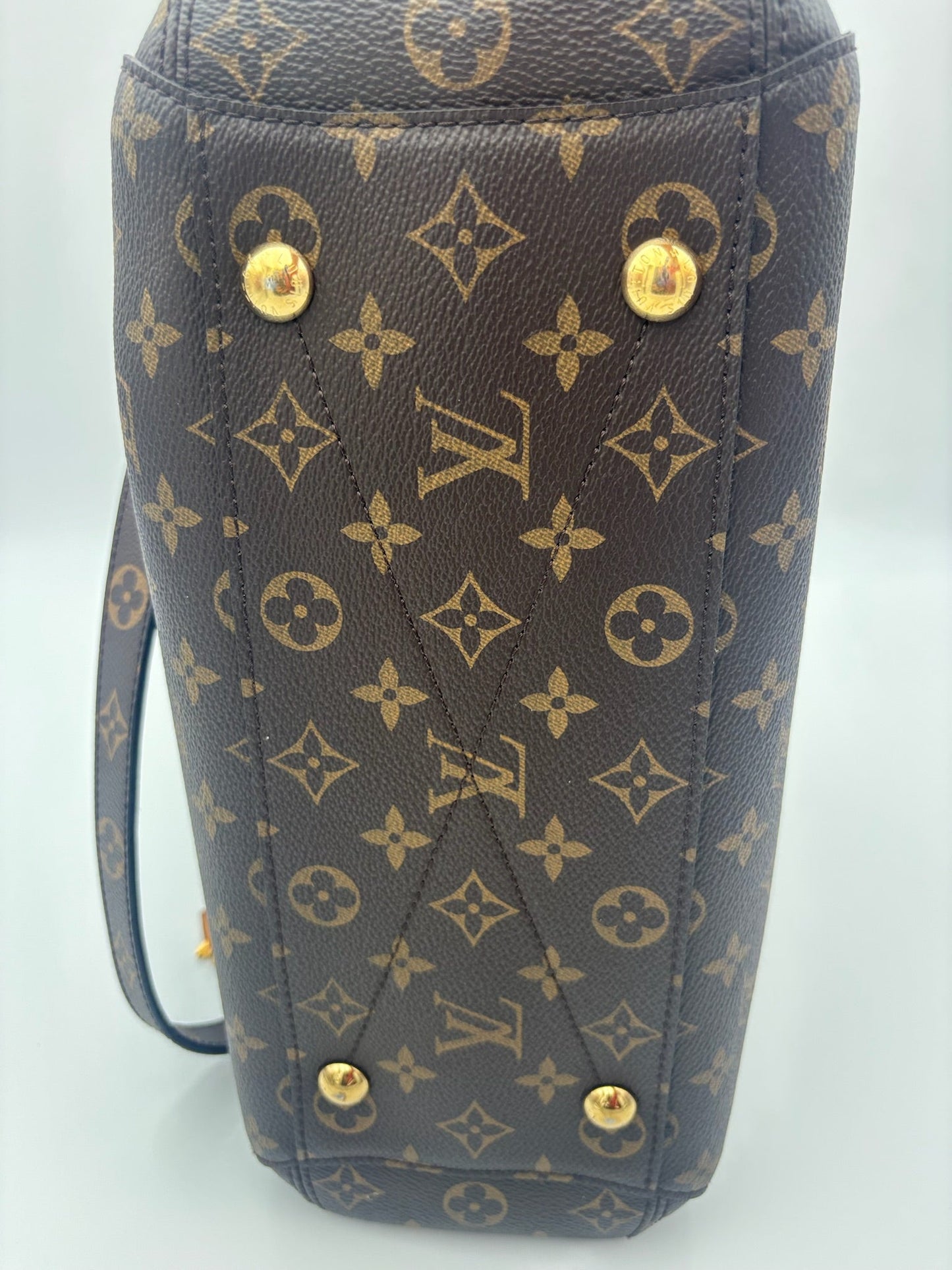 Louis Vuitton Montaigne Monogram