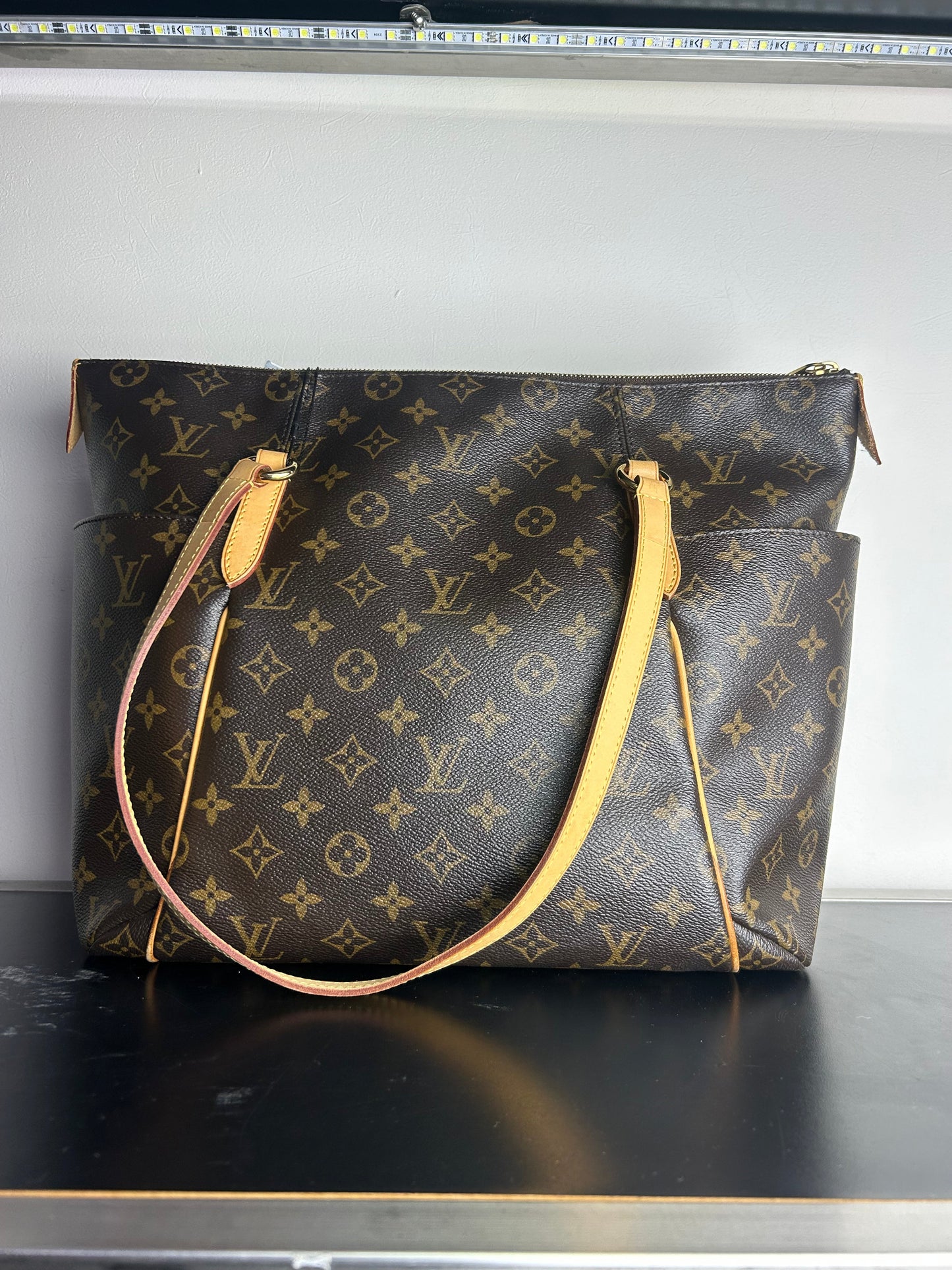 Louis Vuitton Monogram Totally MM