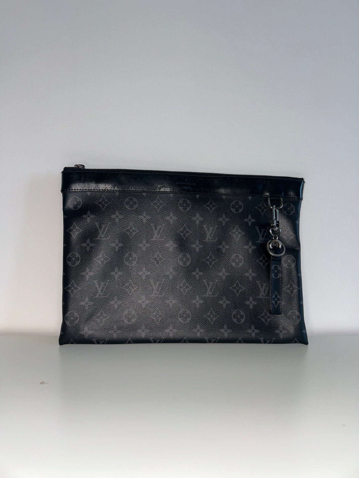 Louis Vuitton Monogram Eclipse Discovery Pochette GM