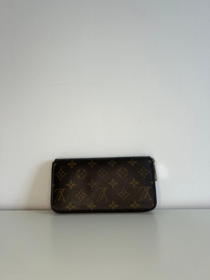 Louis Vuitton Monogram Zippy Wallet