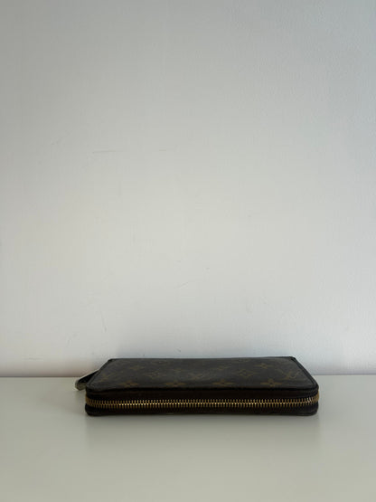 Louis Vuitton Monogram Zippy Wallet
