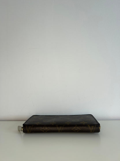 Louis Vuitton Monogram Zippy Wallet