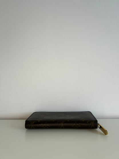 Louis Vuitton Monogram Zippy Wallet