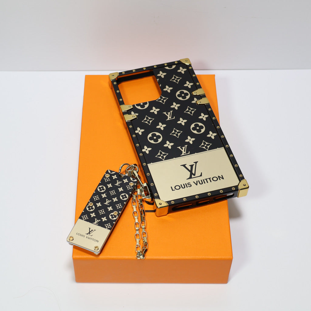 Reverse Golden Monogram Lv Eye Trunk Iphone Case For 11 12 13 14 15 16 Pro Max Plus Series / 18 Pro / 18 Pro Max