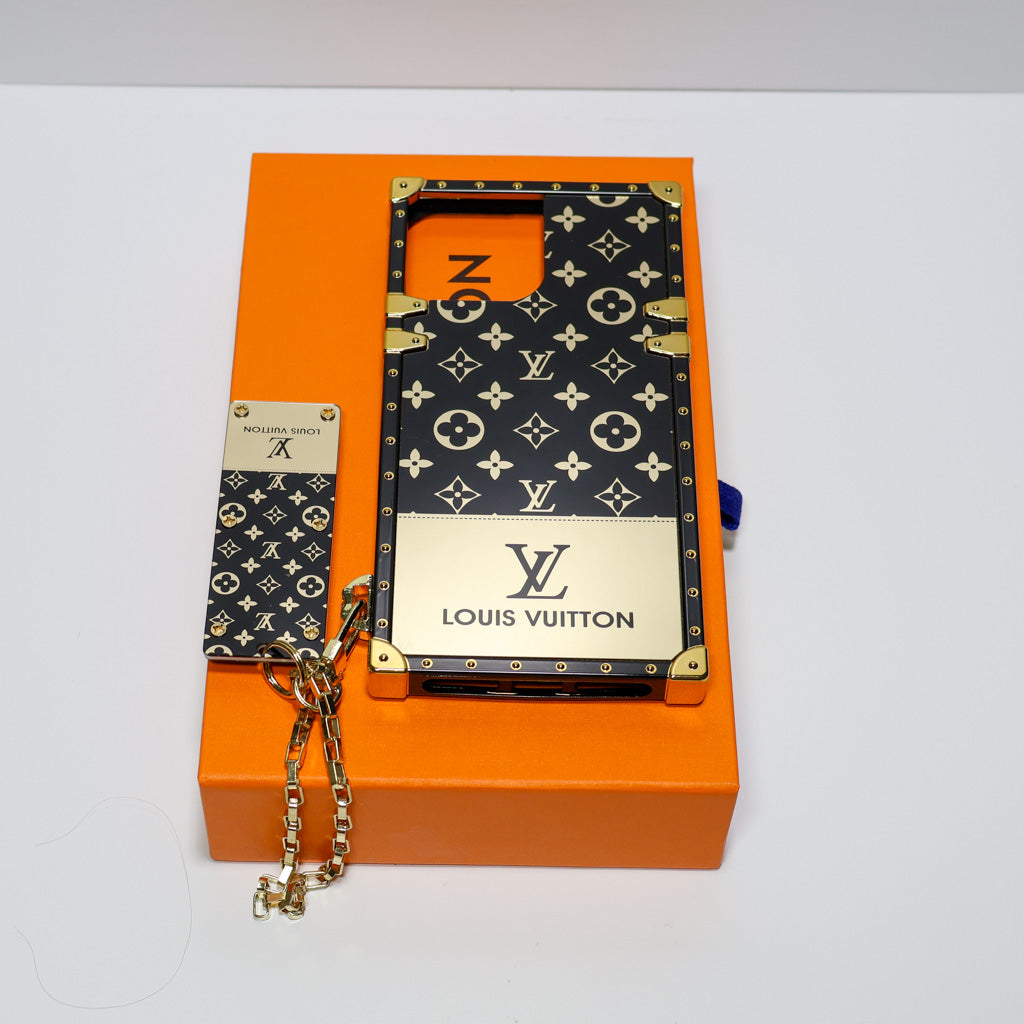 Reverse Golden Monogram Lv Eye Trunk Iphone Case For 11 12 13 14 15 16 Pro Max Plus Series / 18 Pro / 18 Pro Max