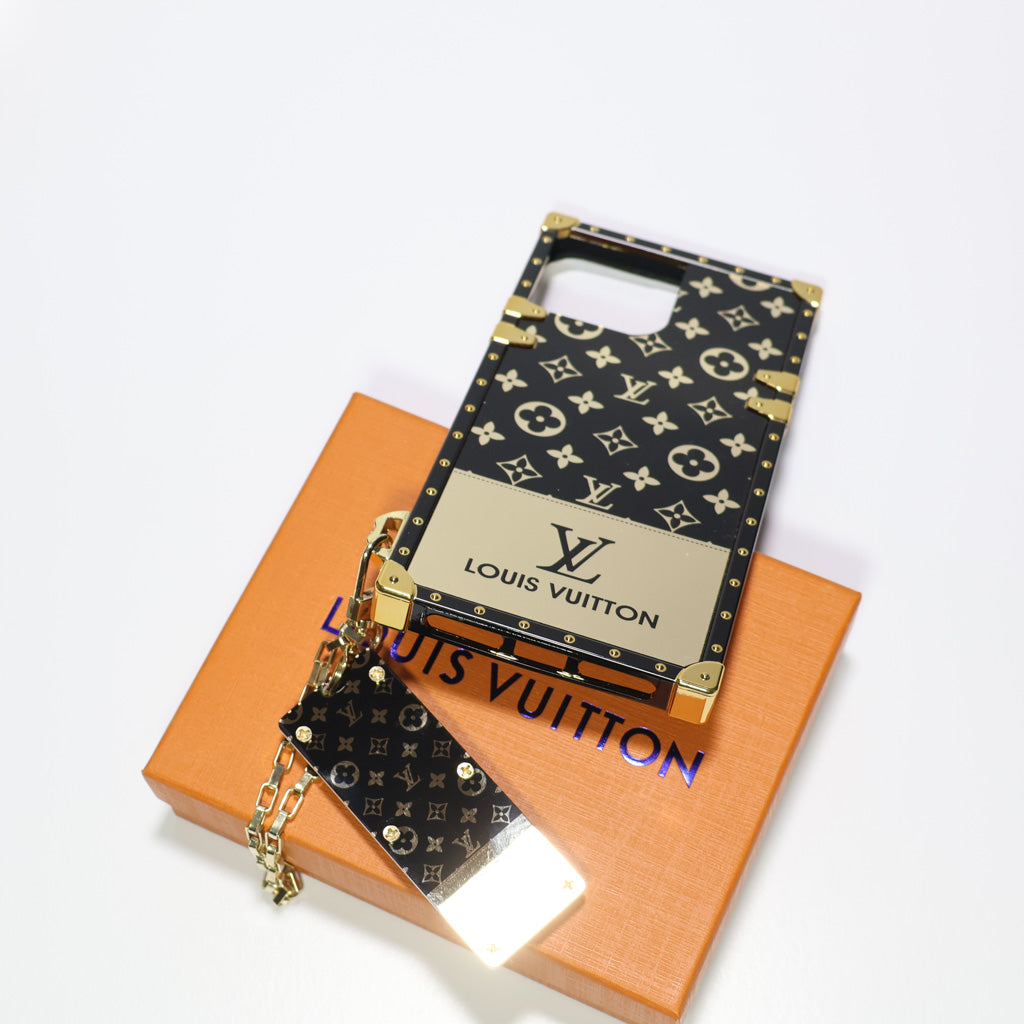 Reverse Golden Monogram Lv Eye Trunk Iphone Case For 11 12 13 14 15 16 Pro Max Plus Series / 18 Pro / 18 Pro Max