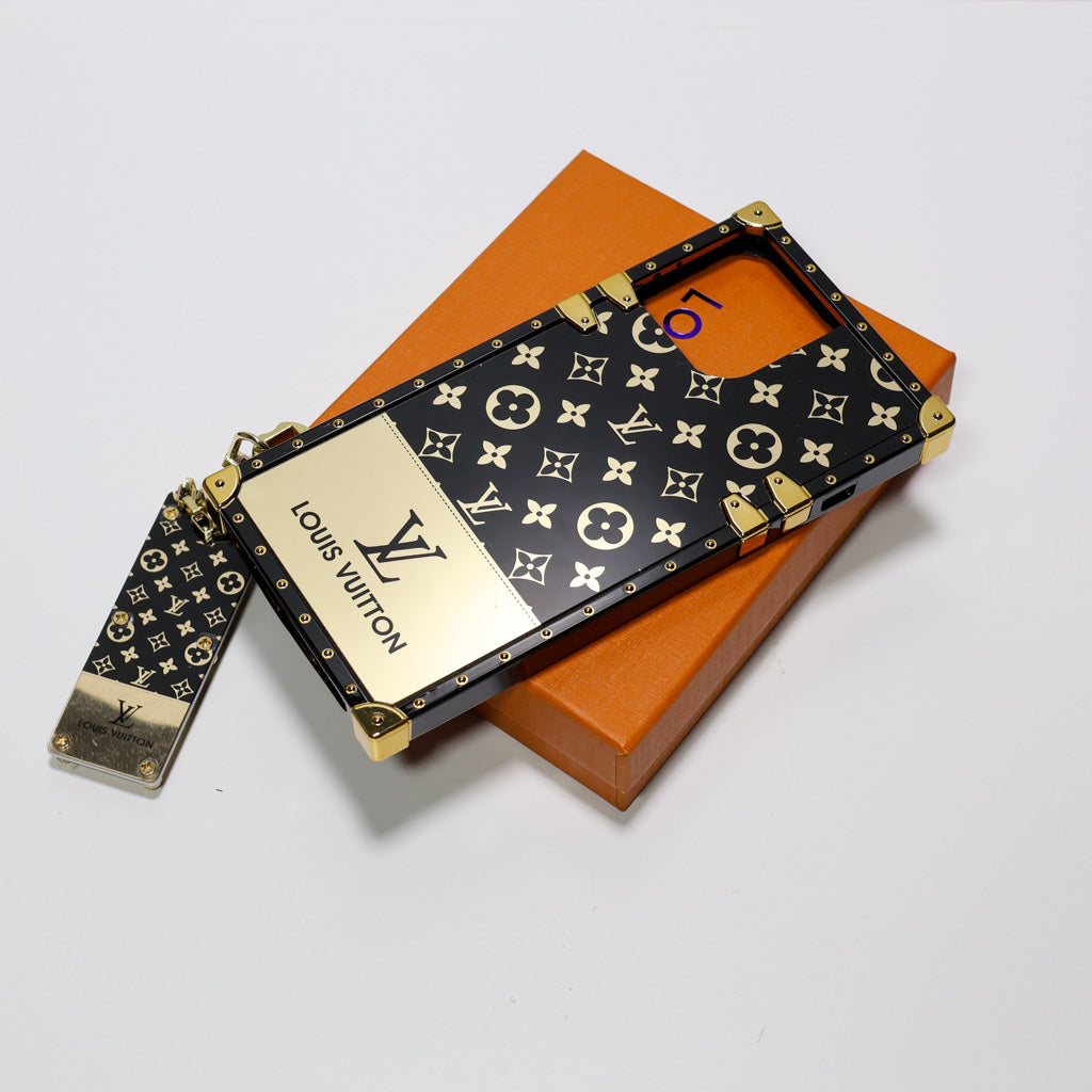 Reverse Golden Monogram Lv Eye Trunk Iphone Case For 11 12 13 14 15 16 Pro Max Plus Series / 18 Pro / 18 Pro Max