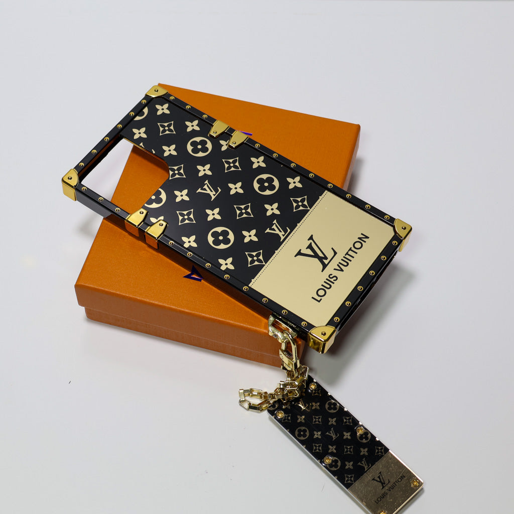Reverse Golden Monogram Lv Eye Trunk Iphone Case For 11 12 13 14 15 16 Pro Max Plus Series / 18 Pro / 18 Pro Max