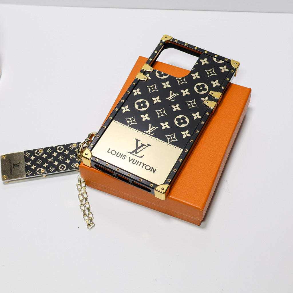 Reverse Golden Monogram Lv Eye Trunk Iphone Case For 11 12 13 14 15 16 Pro Max Plus Series / 18 Pro / 18 Pro Max