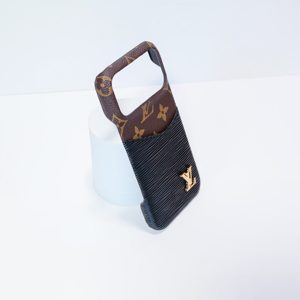 LV Case iPhone 17 Accent Leather