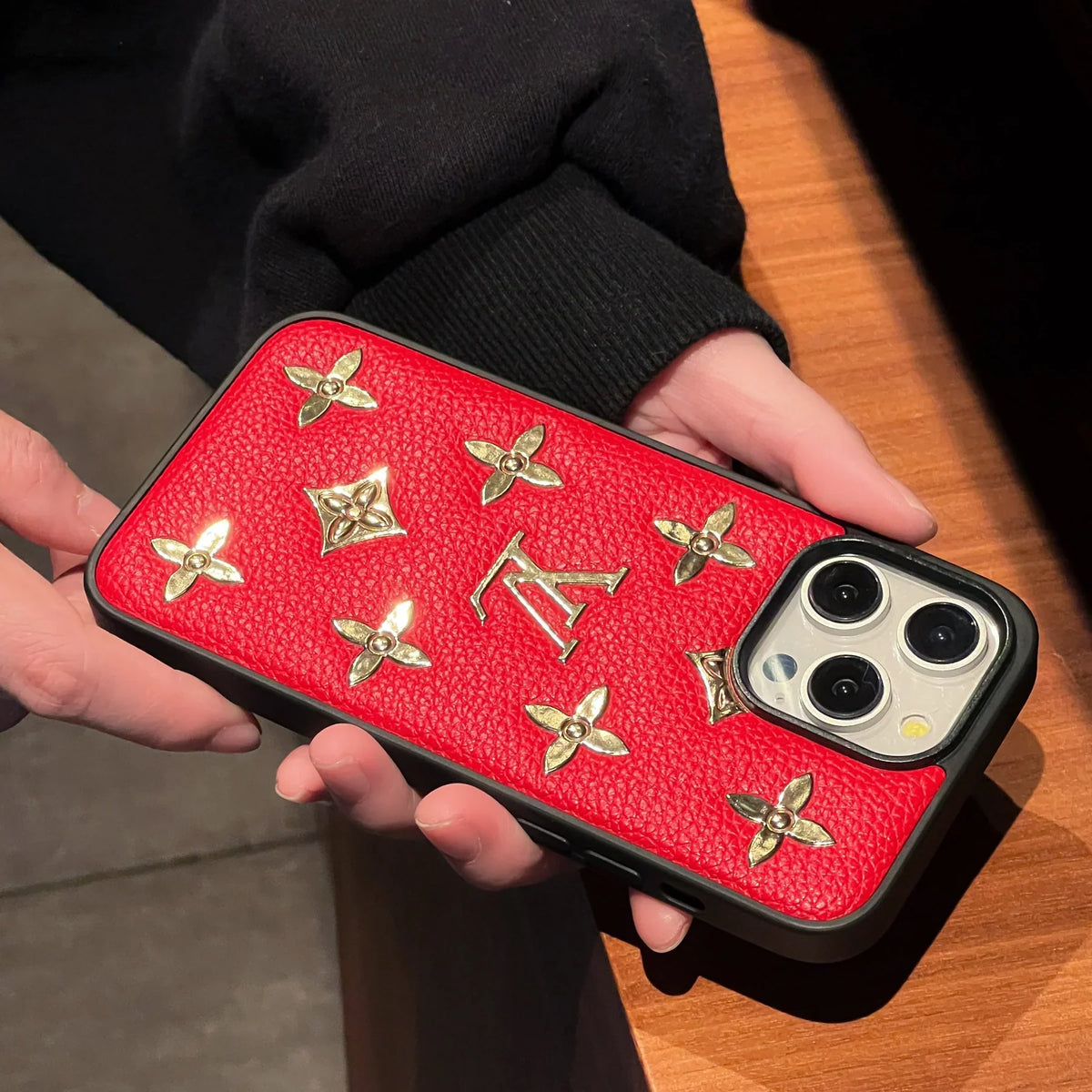 Luxury Golden Monogram Leather Iphone Case / 18 Pro / 18 Pro Max